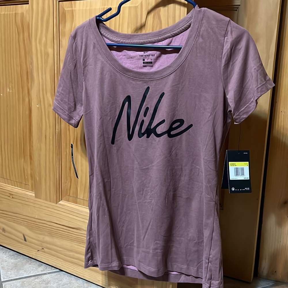 Nike tee small NWT